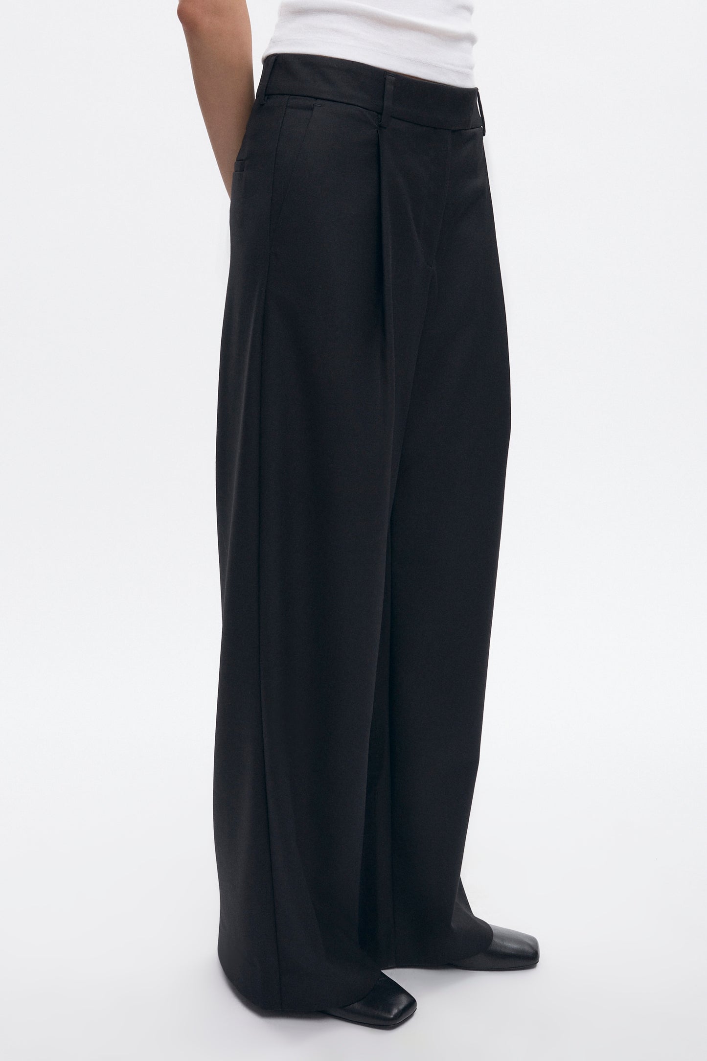 Women's Amun Wool Trouser in Black
