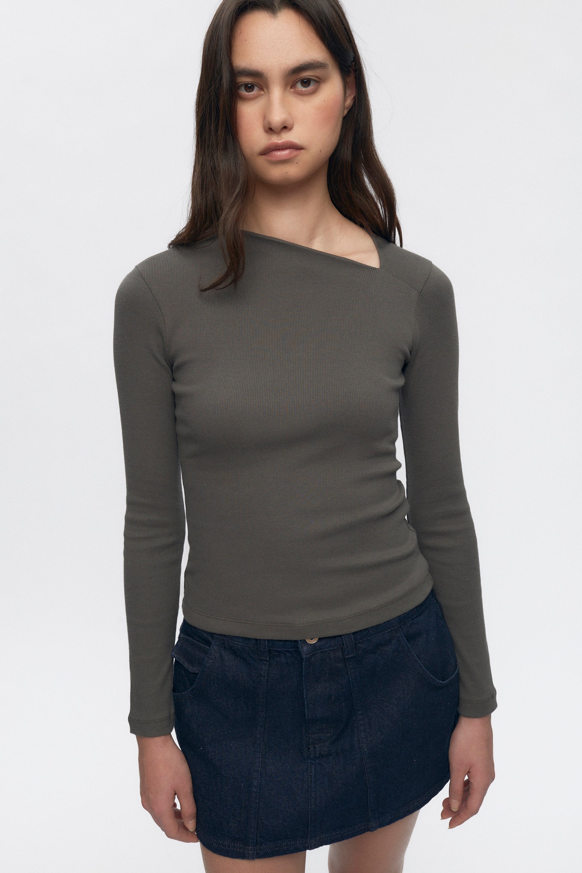Michelle is 5’10” is a regular S and is wearing a S.