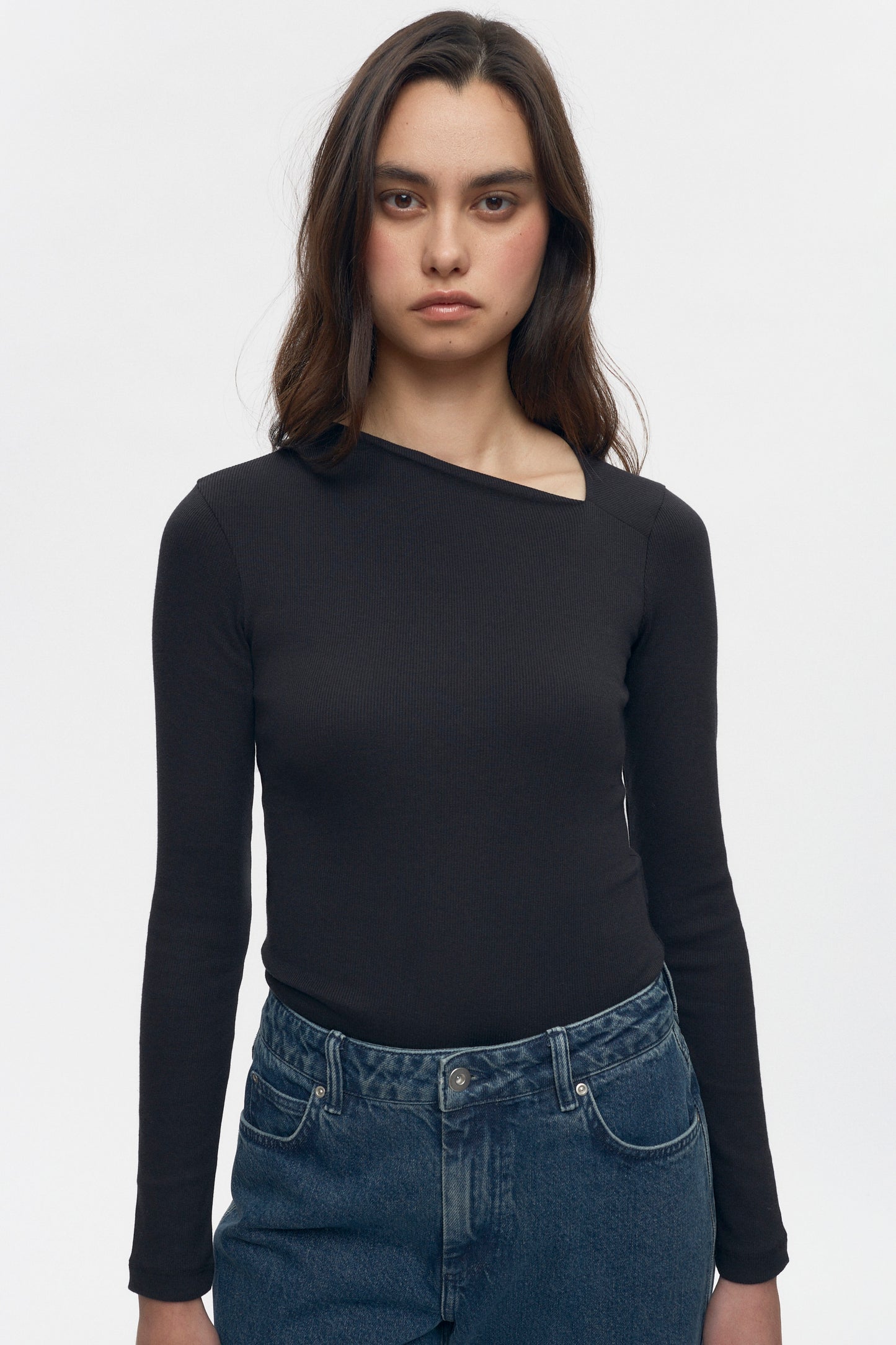 Michelle is 5’10” is a regular S and is wearing a S.
