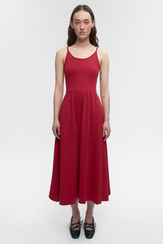 Elizabeth is 5’11" is a regular XS and is wearing an XS.