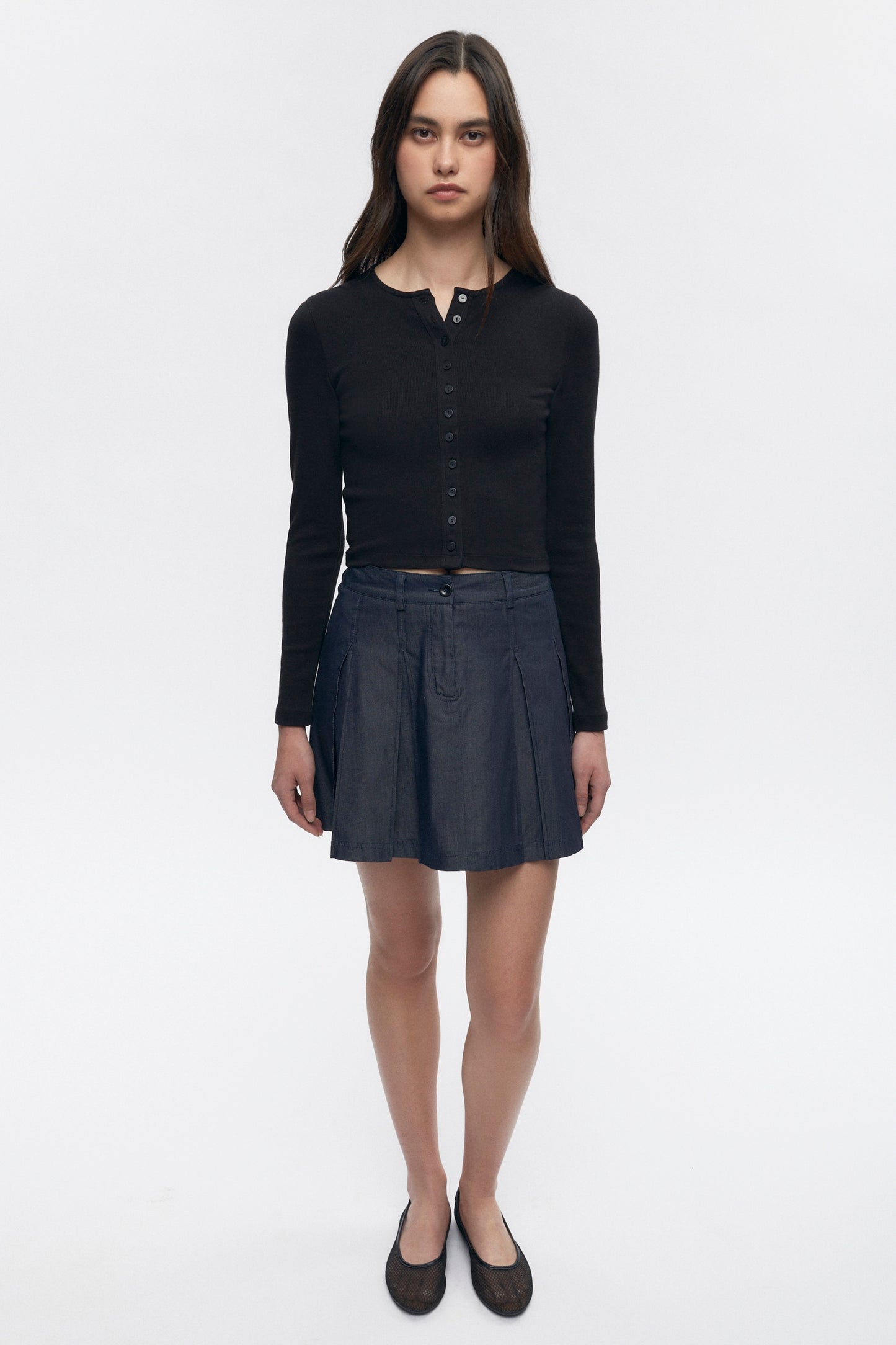 Women's Crew Neck Cardigan in Black