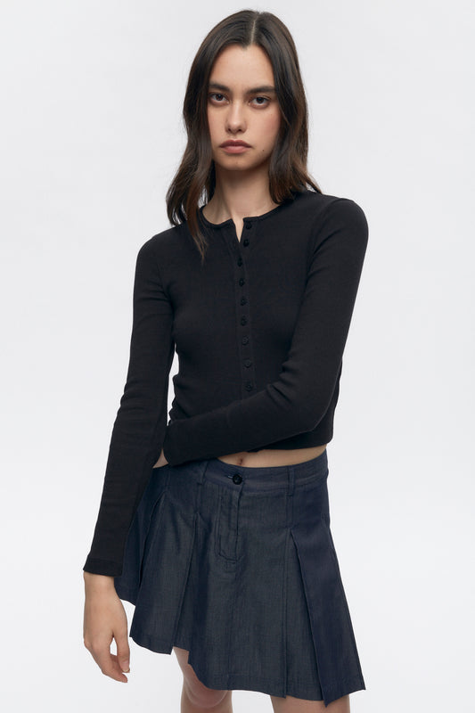 Michelle is 5’10” is a regular XS and is wearing an XS.