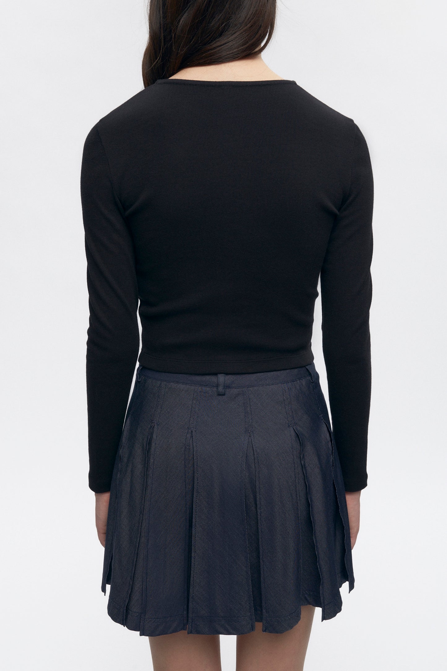 Women's Crew Neck Cardigan in Black