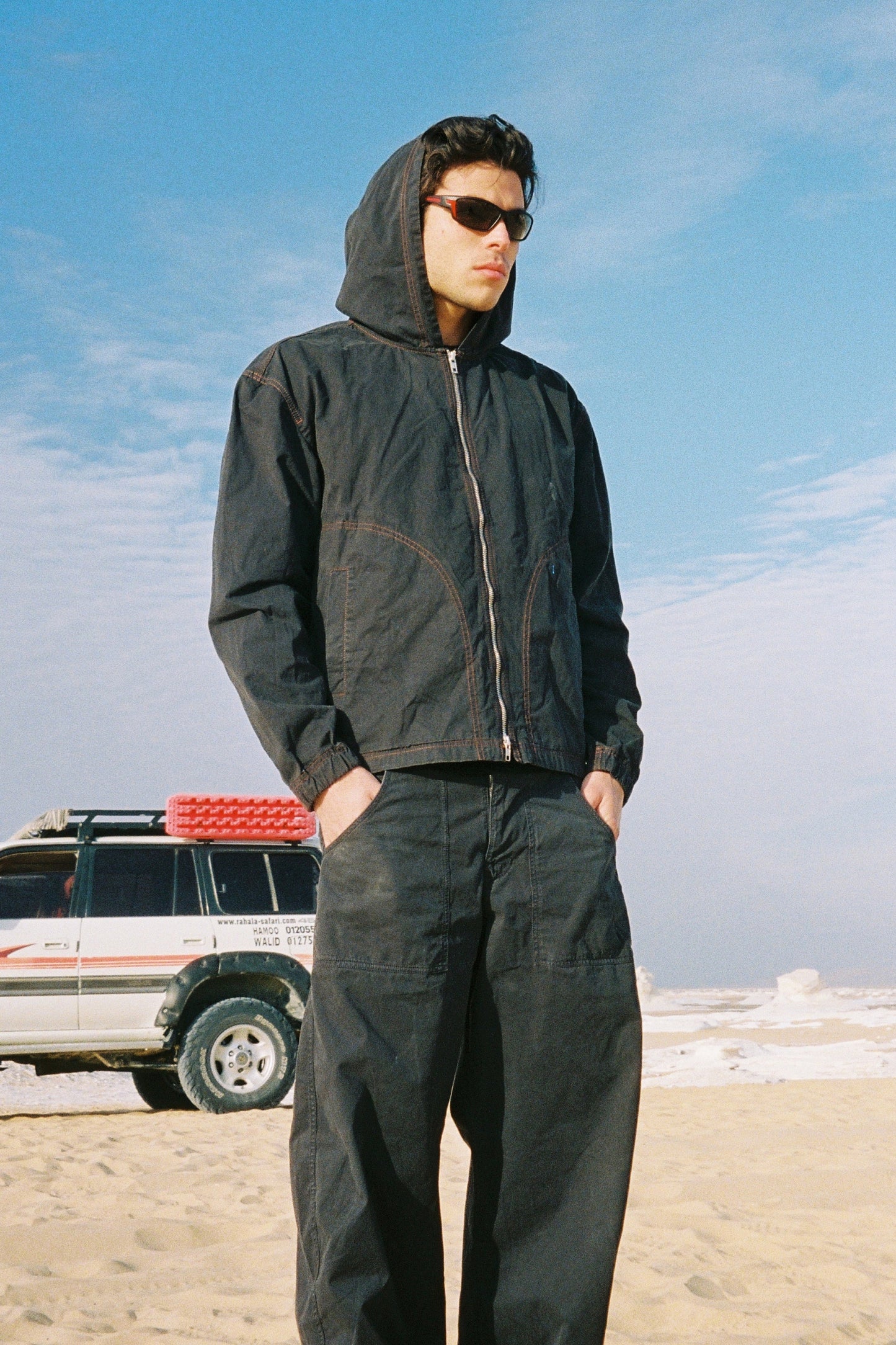 Tefnut Beach Hoodie in Black