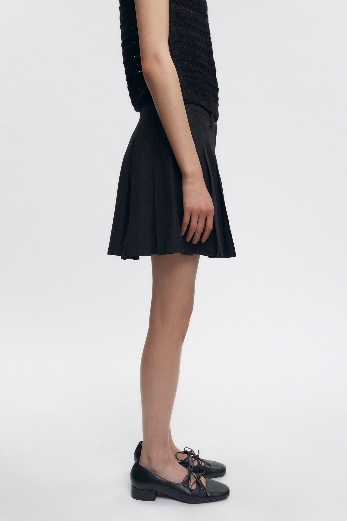 Women's Dendera Twill Pleated Mini in Black