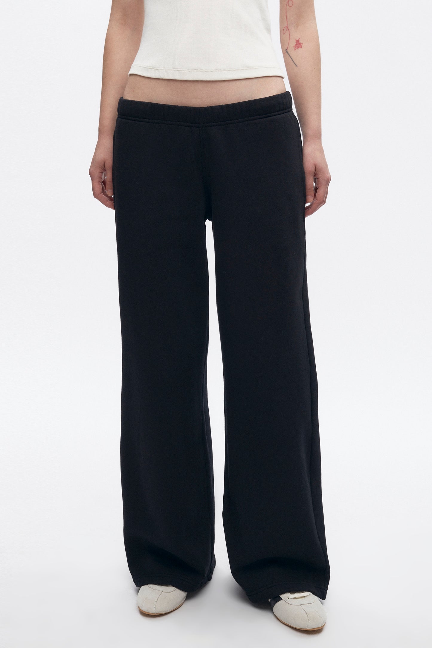 Women's Essential Straight Sweatpant in Black