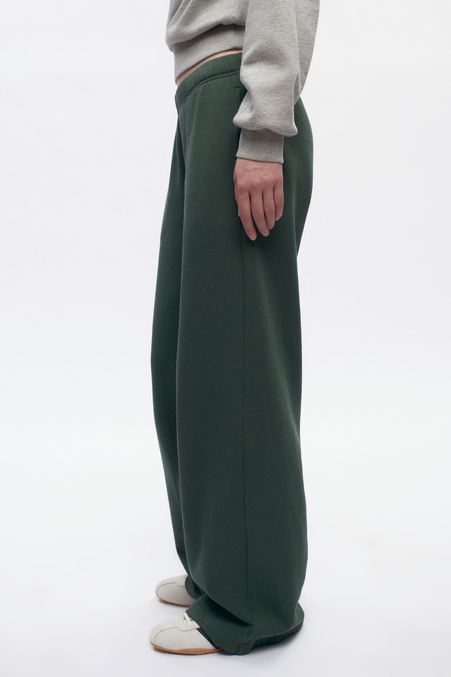 Women's Essential Straight Sweatpant in Bottle Green