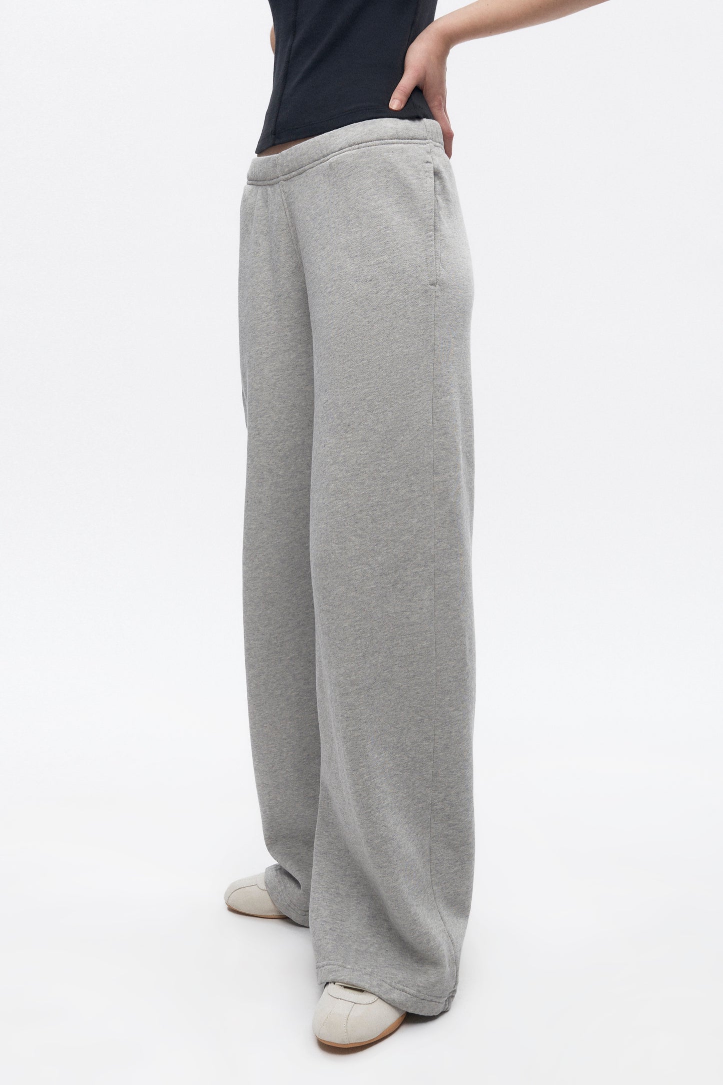 Women's Essential Straight Sweatpant in Heather Grey