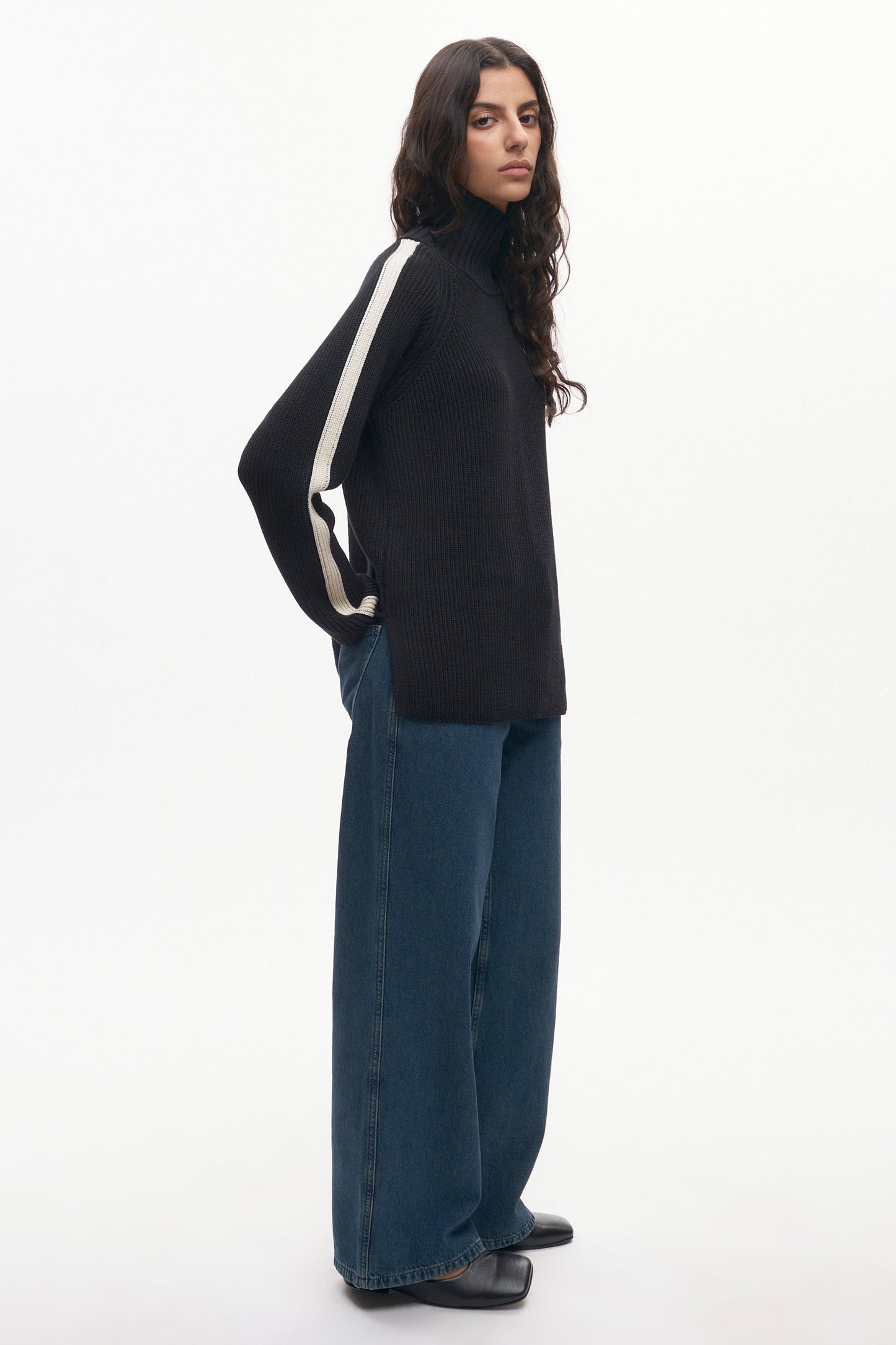 Women's Farah Turtleneck in Black/Marshmallow