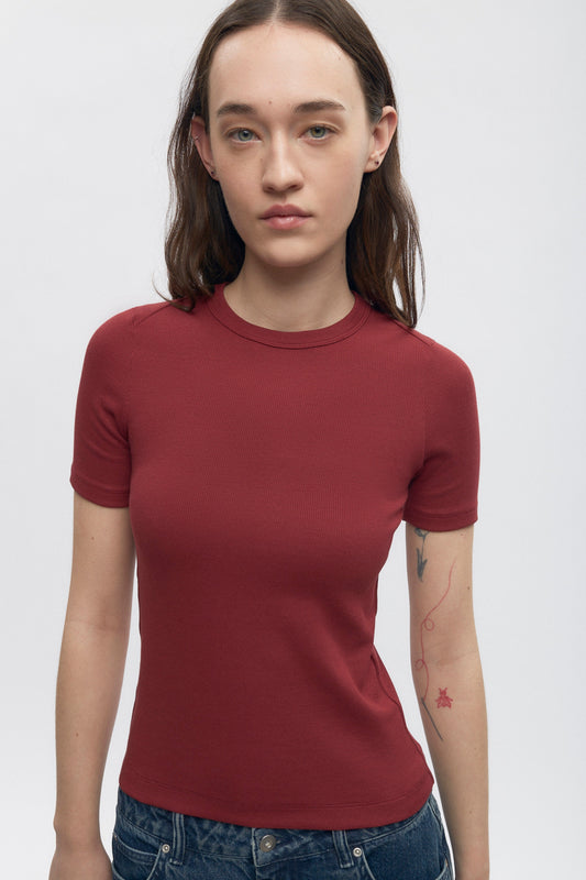 Elizabeth is 5’11" is a regular XS and is wearing an XS.