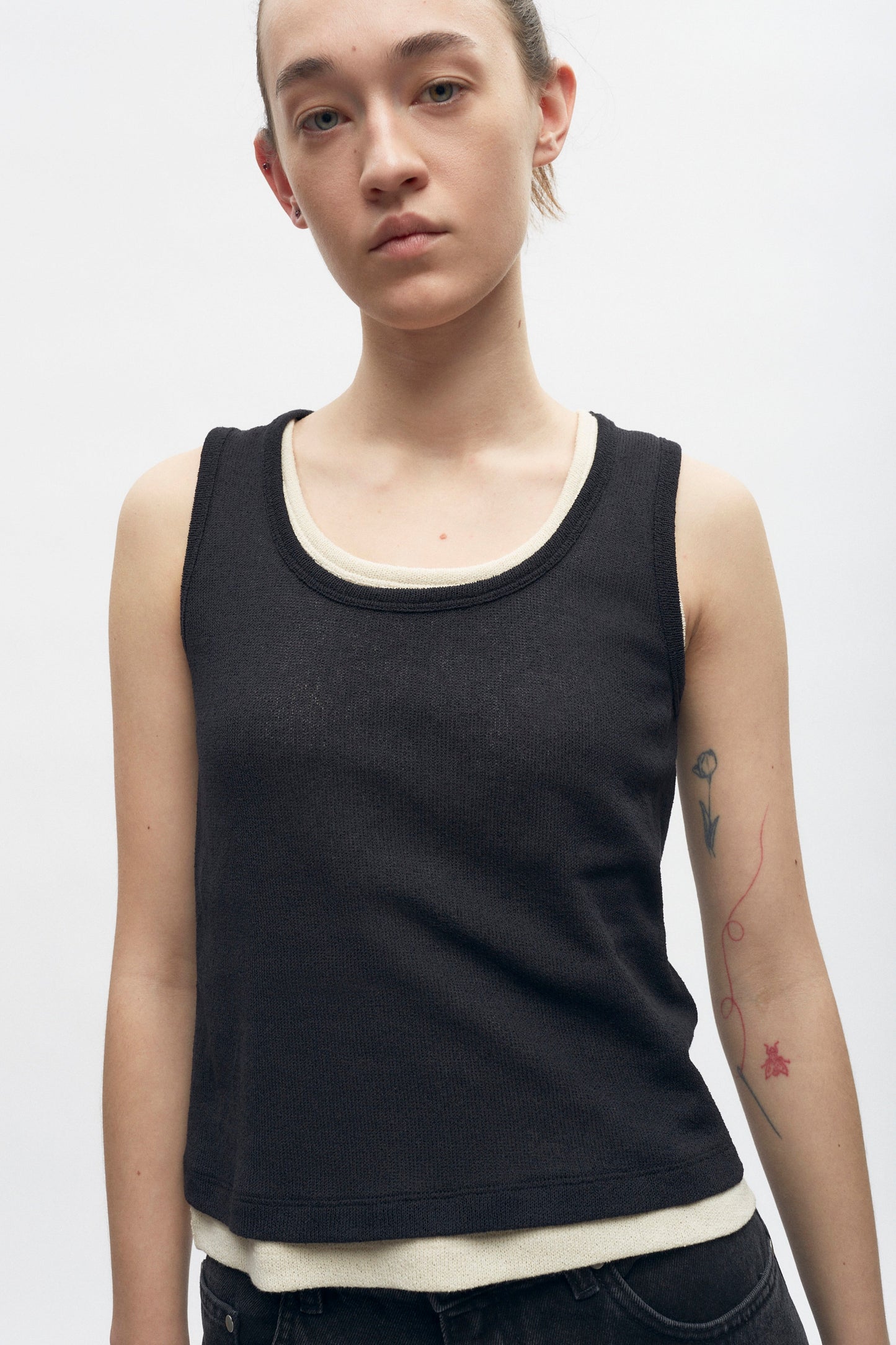 Elizabeth is 5’11" is a regular XS and is wearing an XS.