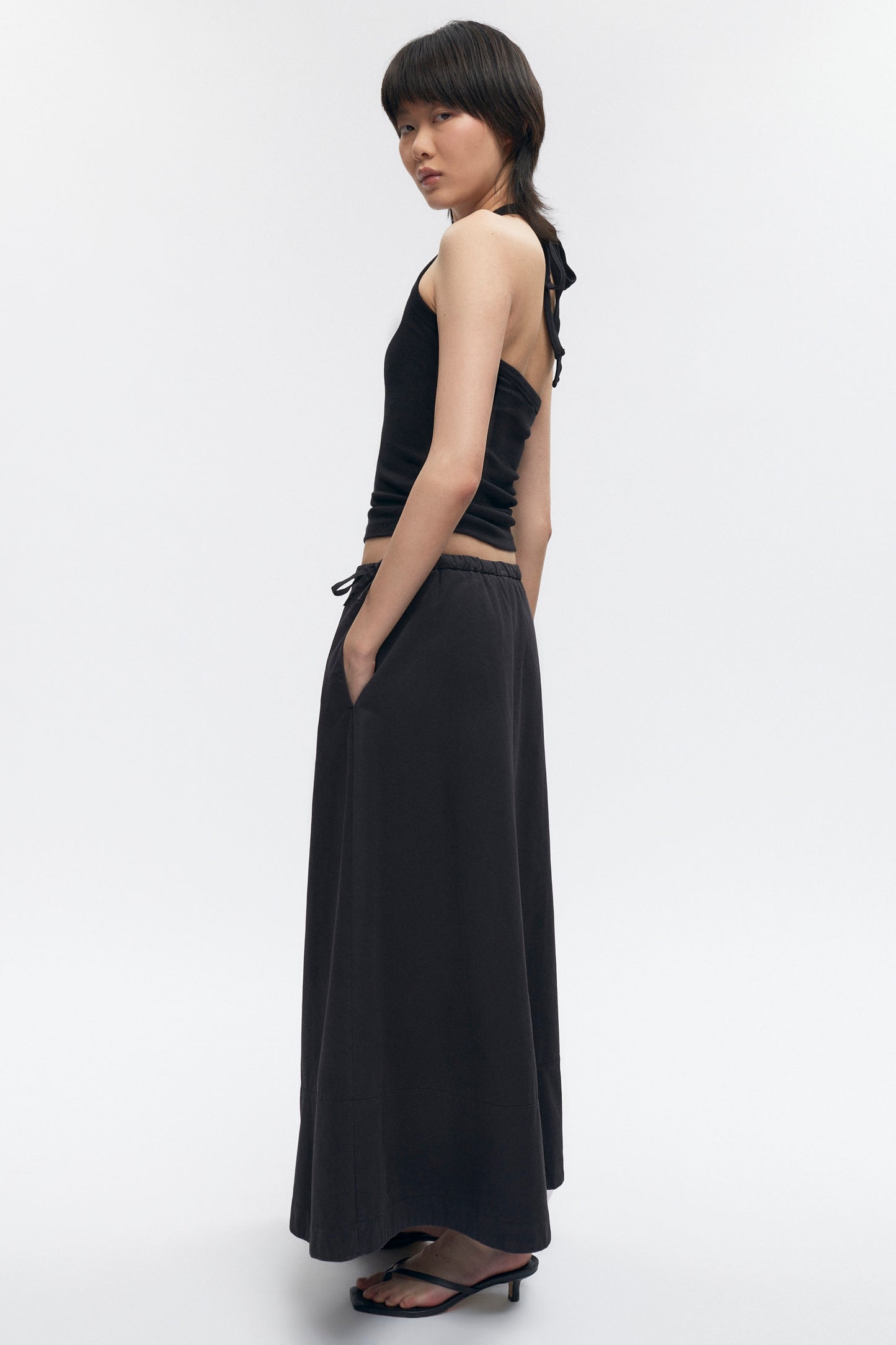 Women's Merire Pull on Skirt in Black