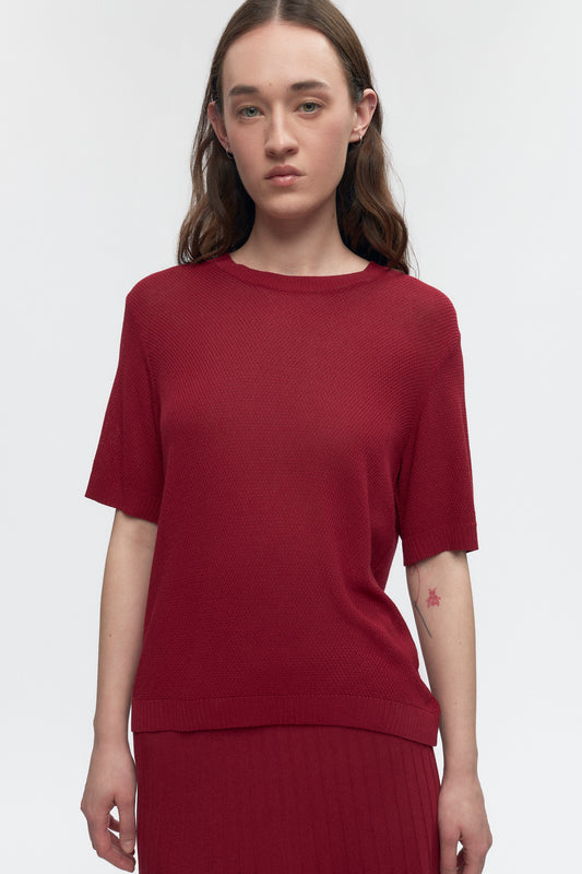 Elizabeth is 5’11" is a regular XS and is wearing an XS.