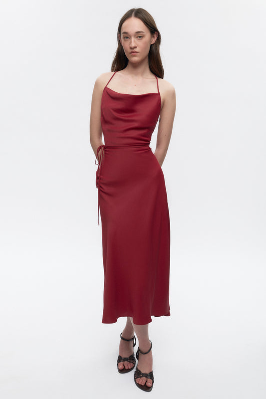 Elizabeth is 5’11" is a regular XS and is wearing an XS.