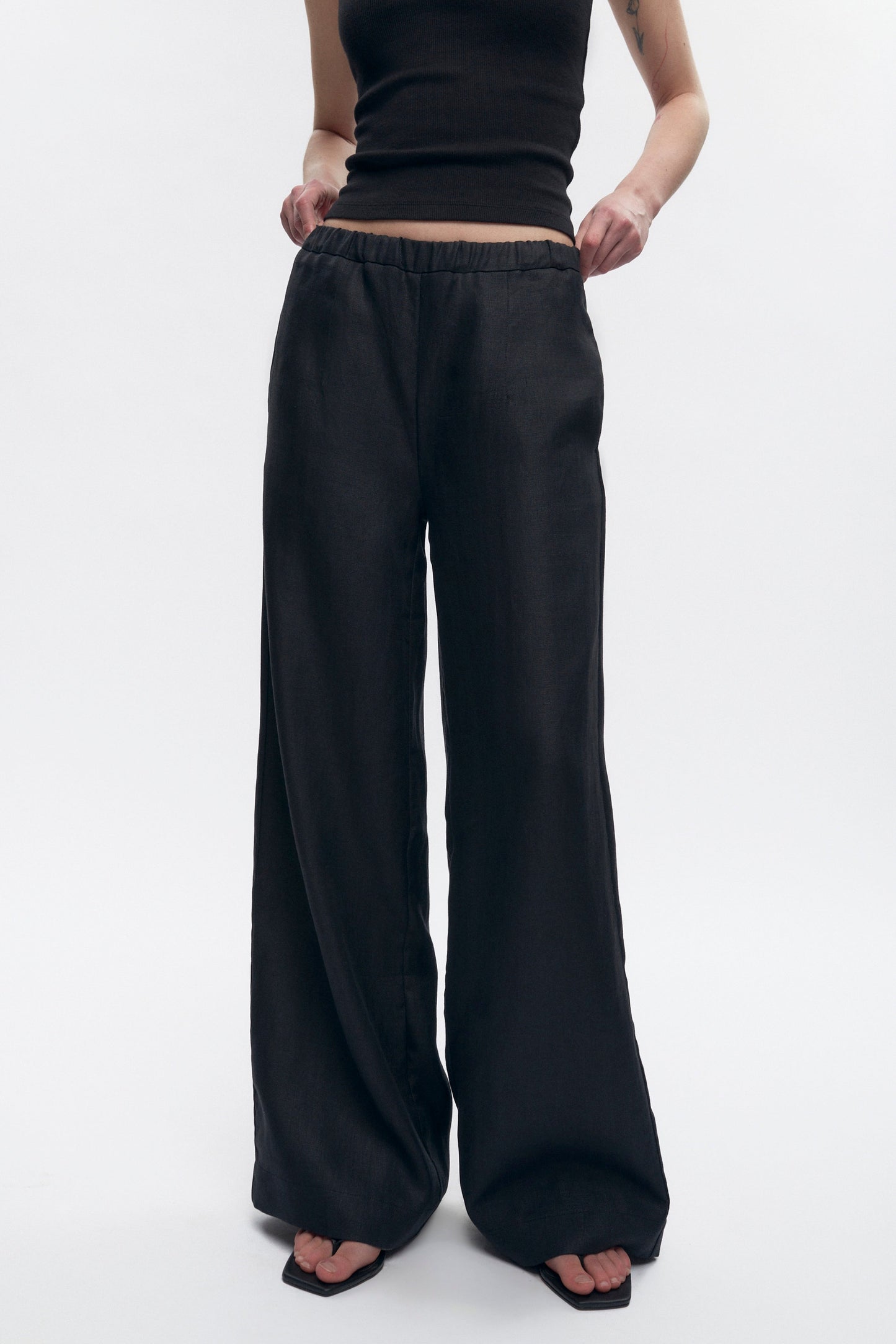 Women's Persea Linen Pull On Pants in Black
