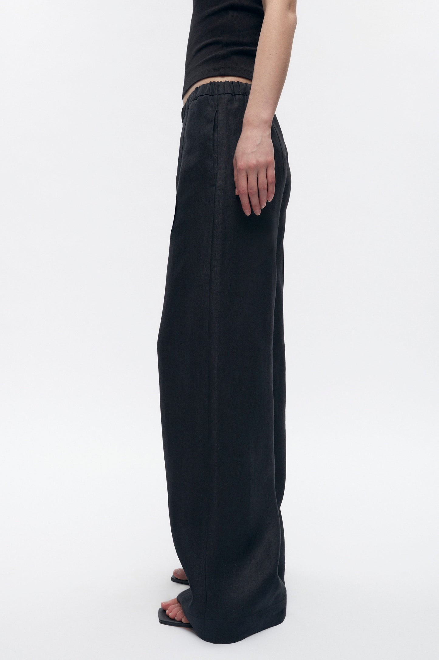 Women's Persea Linen Pull On Pants in Black