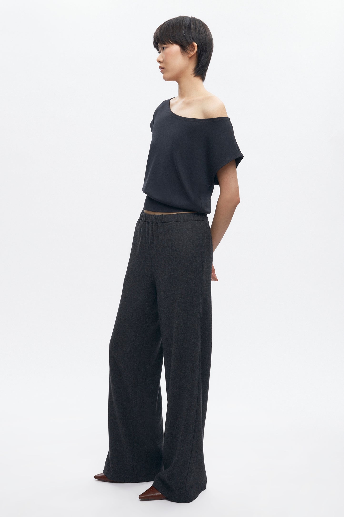 Women's Wool Pull on Pant in Charcoal