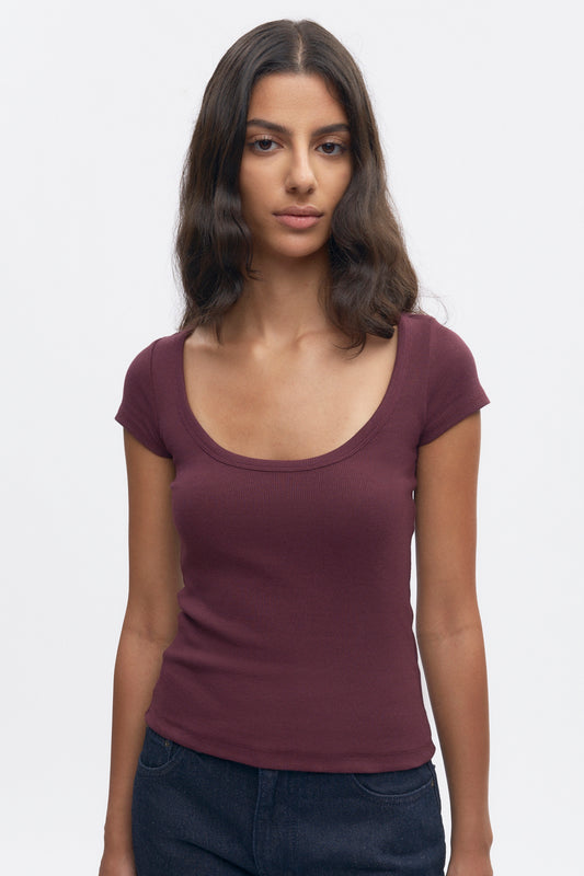 Women's Scoop Tee in Plum