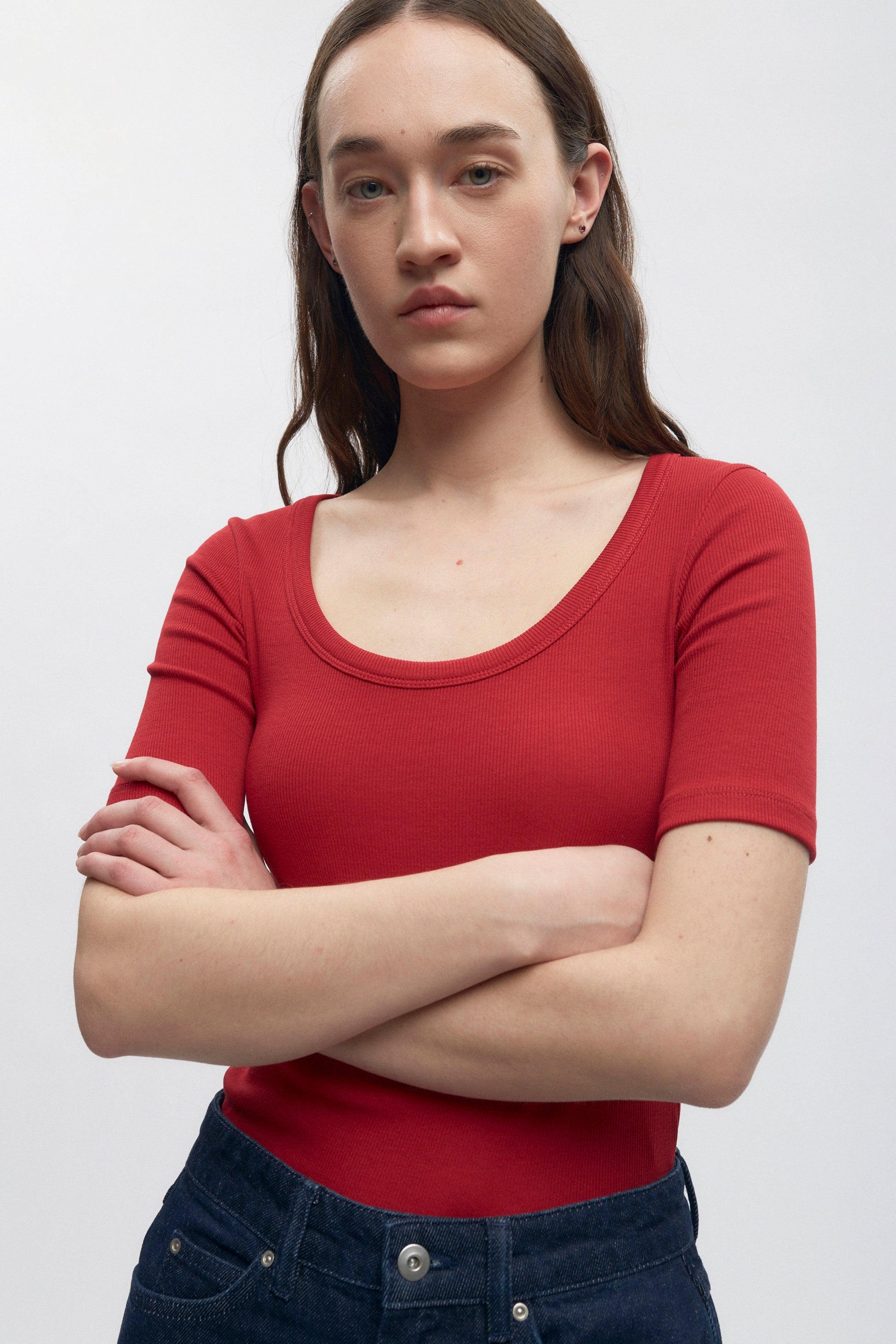Elizabeth is 5’11" is a regular XS and is wearing an XS.