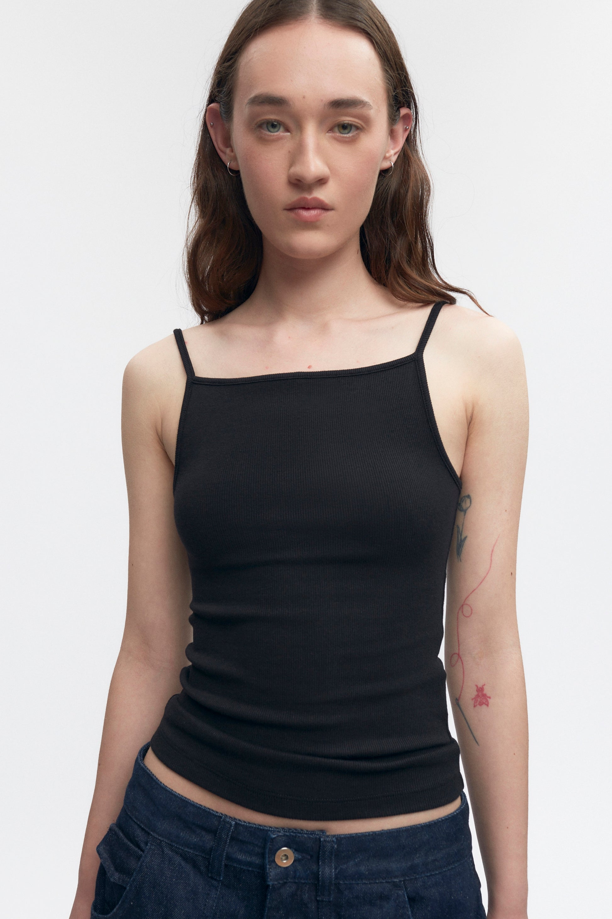 Elizabeth is 5’11" is a regular XS and is wearing an XS.