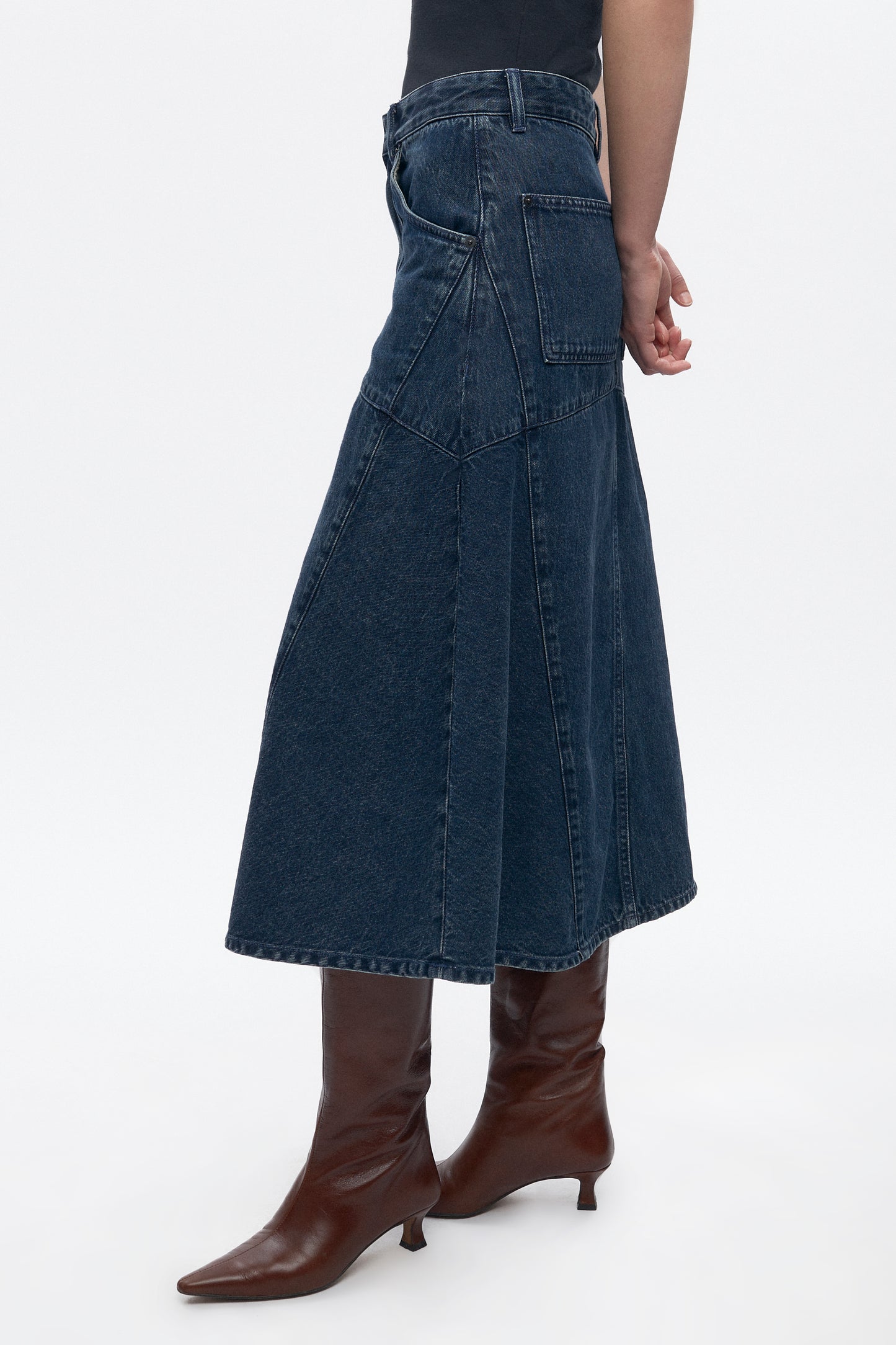 Women's Trace Denim Skirt in Mid Wash