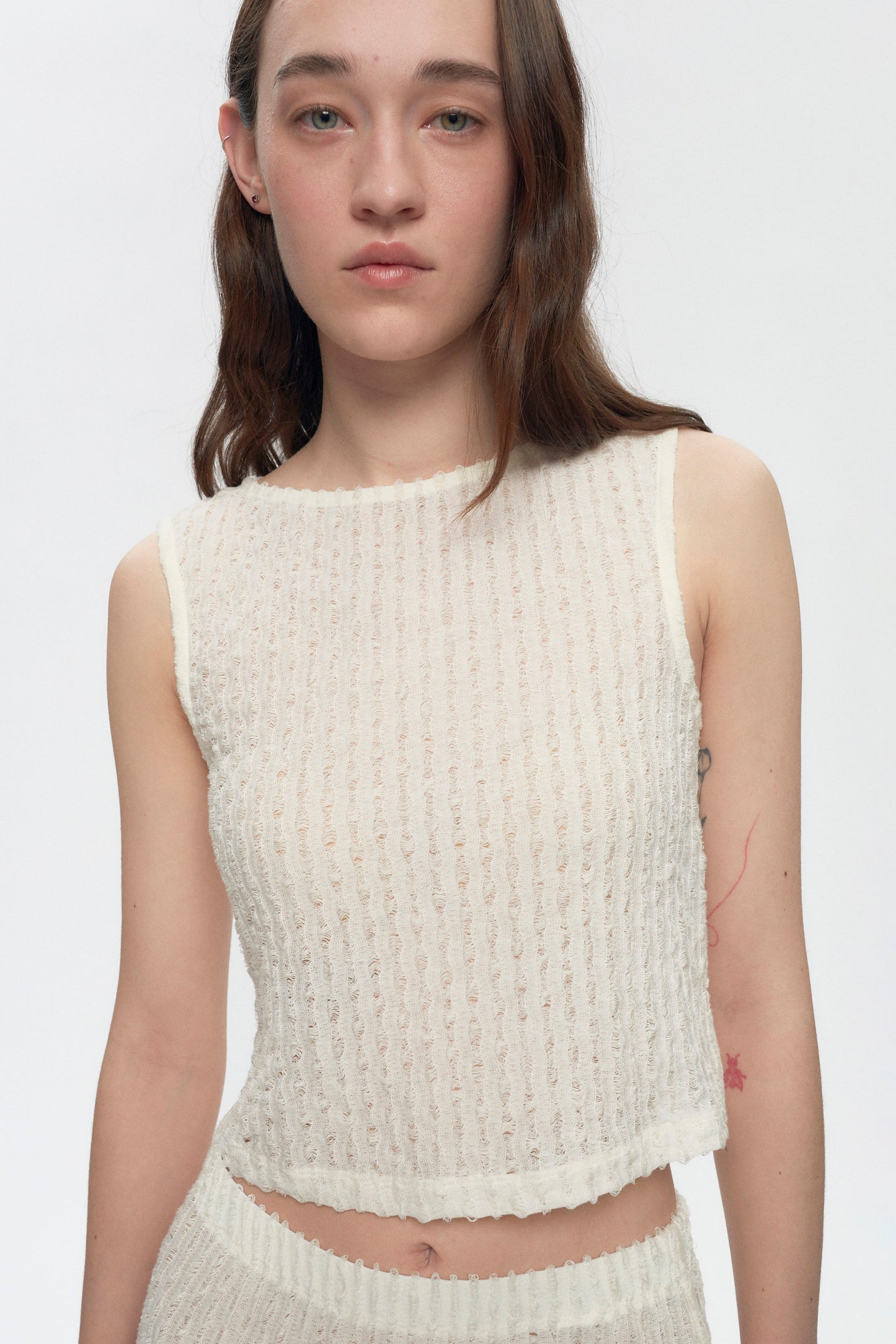 Elizabeth is 5’11" is a regular XS and is wearing an XS.