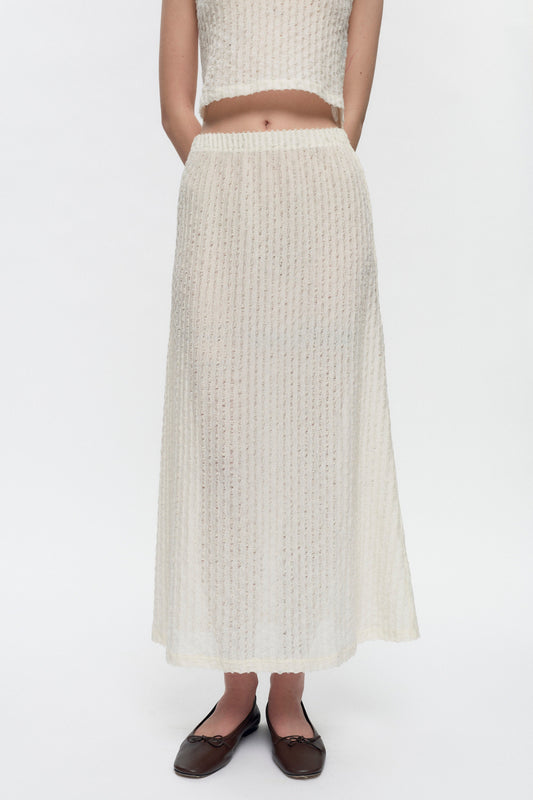 Elizabeth is 5’11" is a regular XS and is wearing an XS.