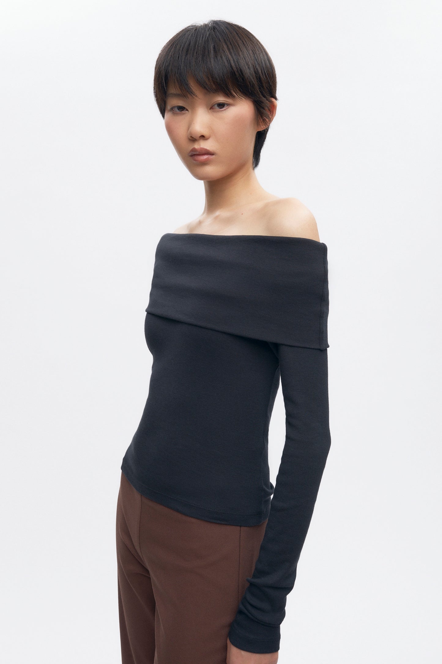 Women's Zahra Off Shoulder Longsleeve in Black