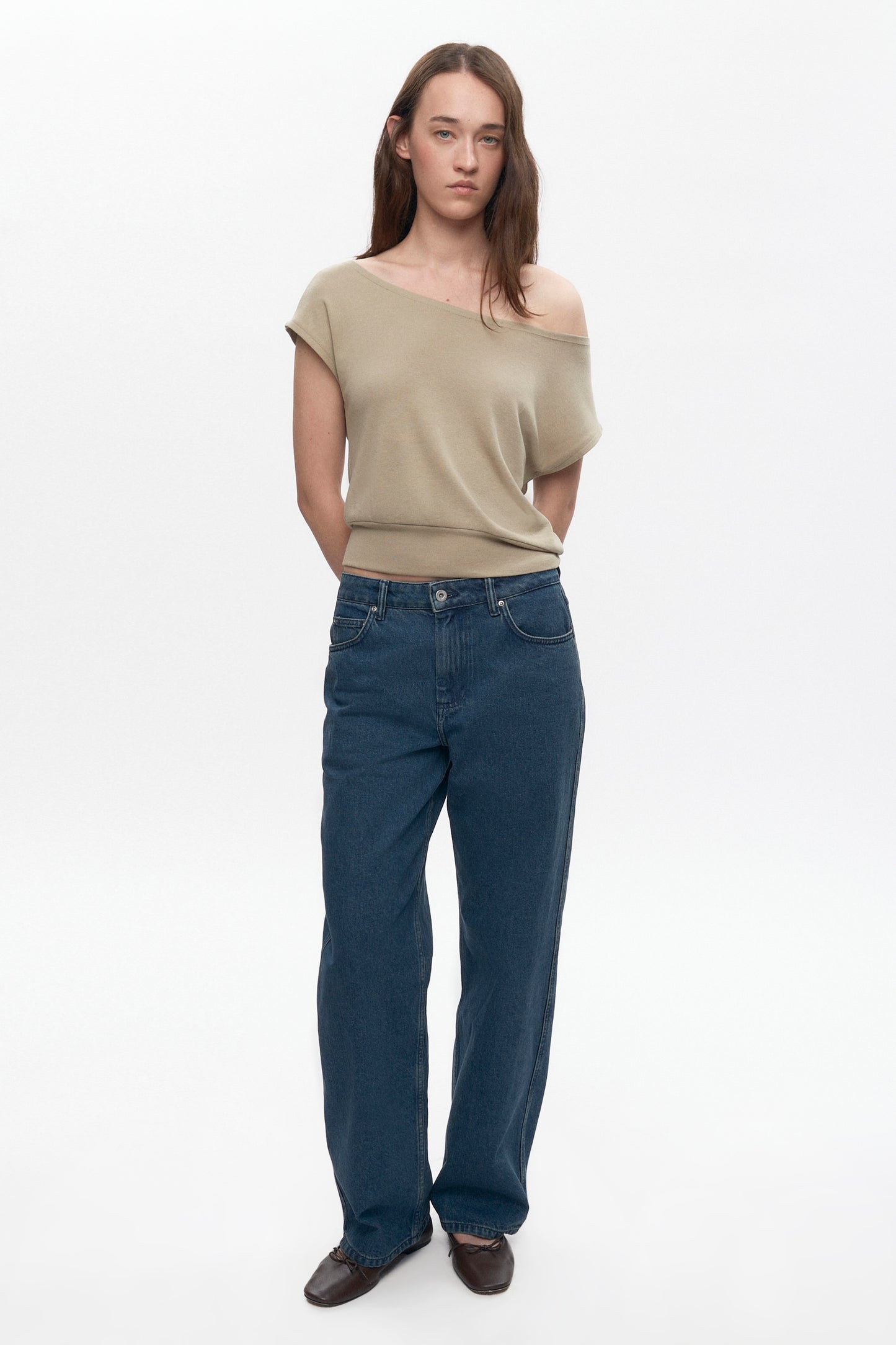 Women's Zahra Off Shoulder Tee in Desert