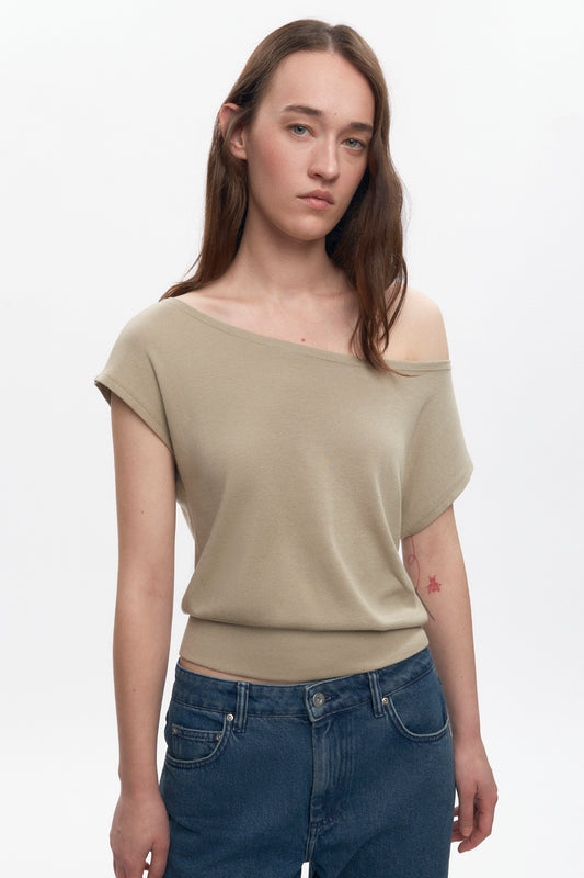 Women's Zahra Off Shoulder Tee in Desert