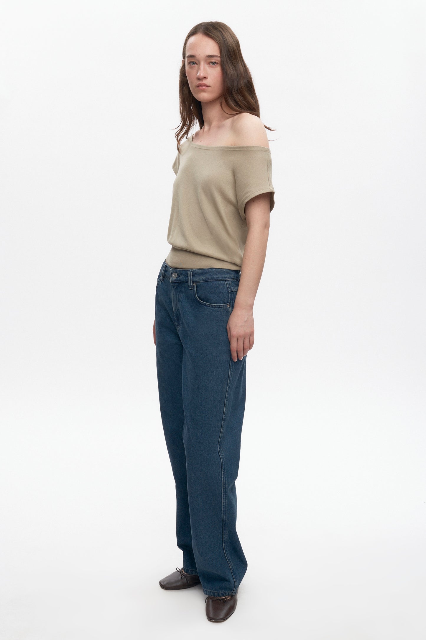 Women's Zahra Off Shoulder Tee in Desert