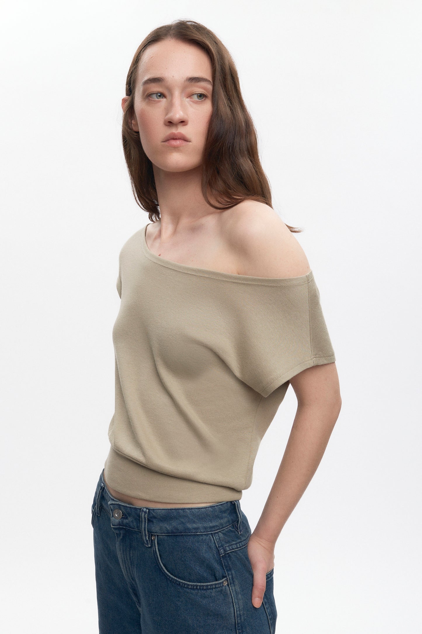 Women's Zahra Off Shoulder Tee in Desert