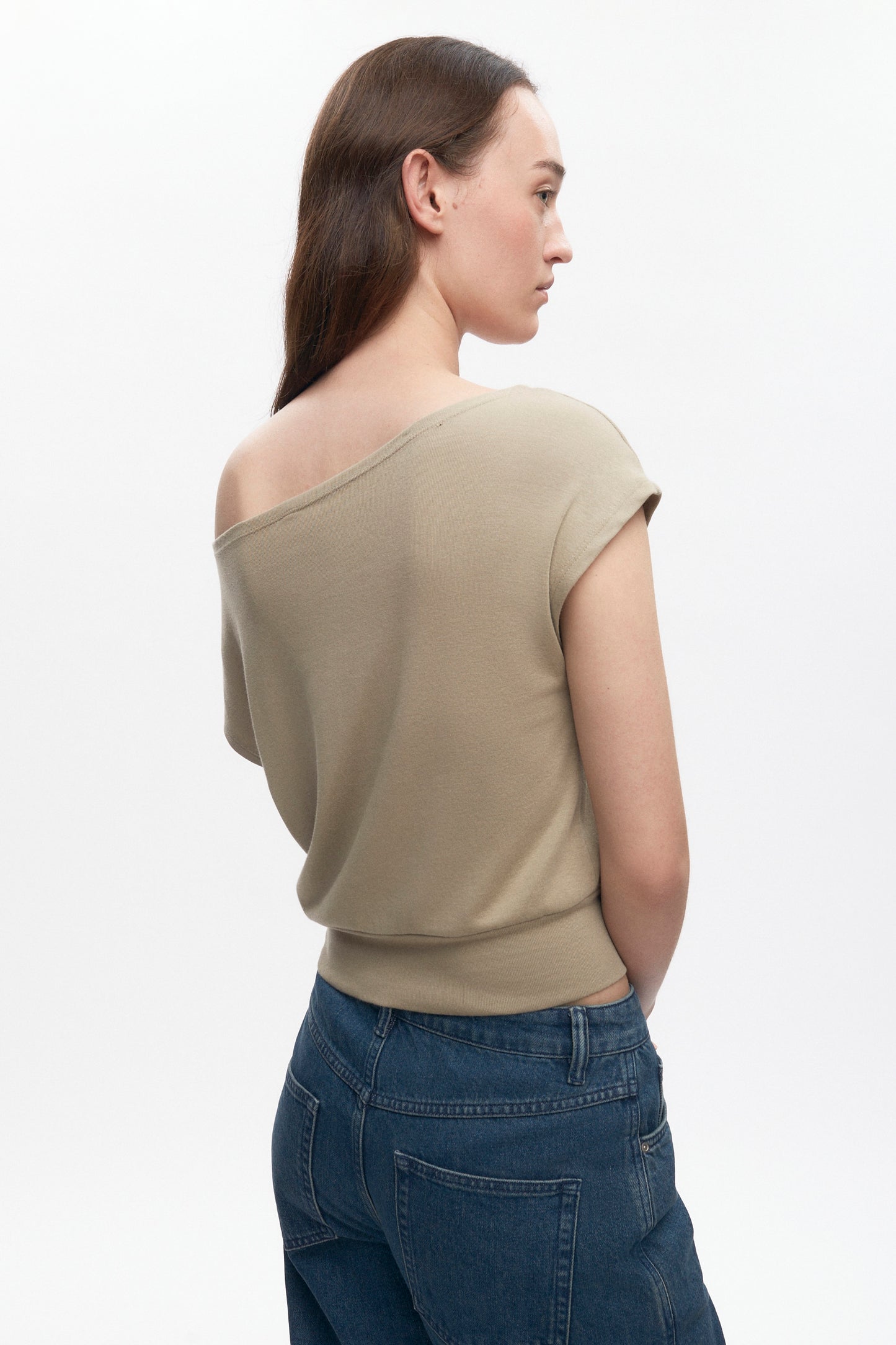 Women's Zahra Off Shoulder Tee in Desert
