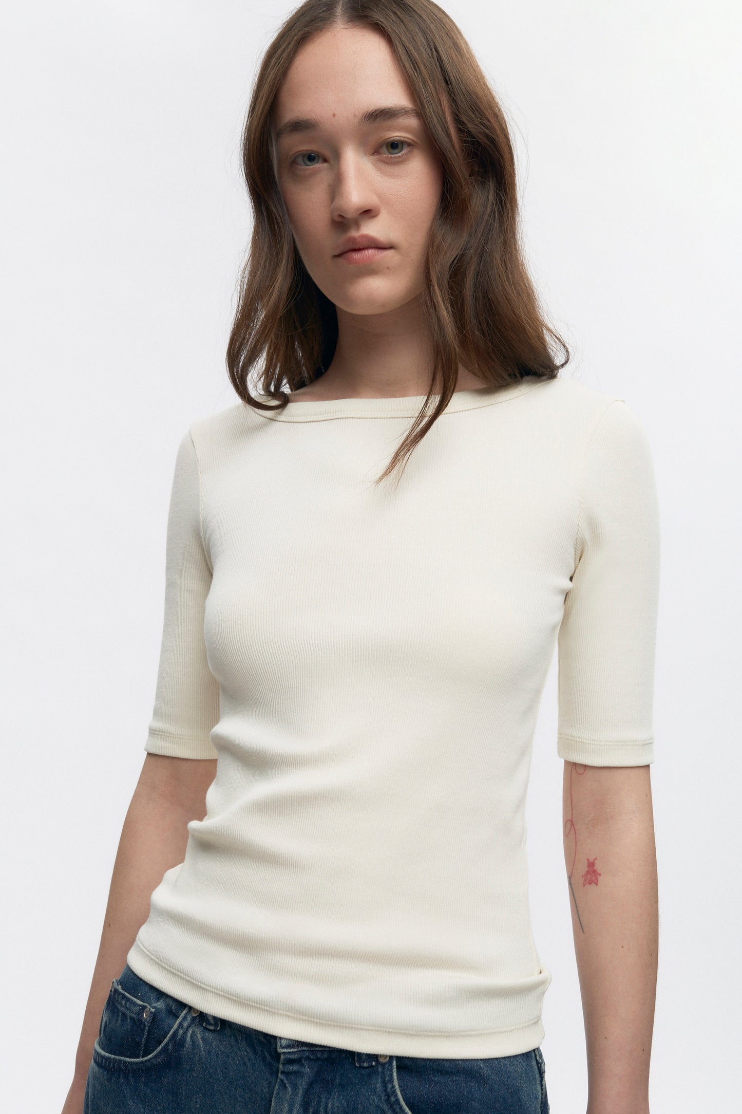 Elizabeth is 5’11" is a regular XS and is wearing an XS.