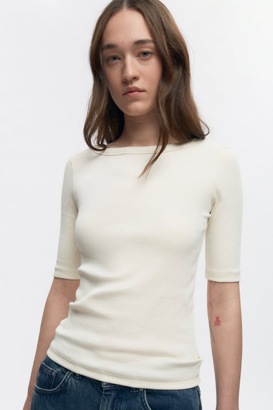 Elizabeth is 5’11" is a regular XS and is wearing an XS.