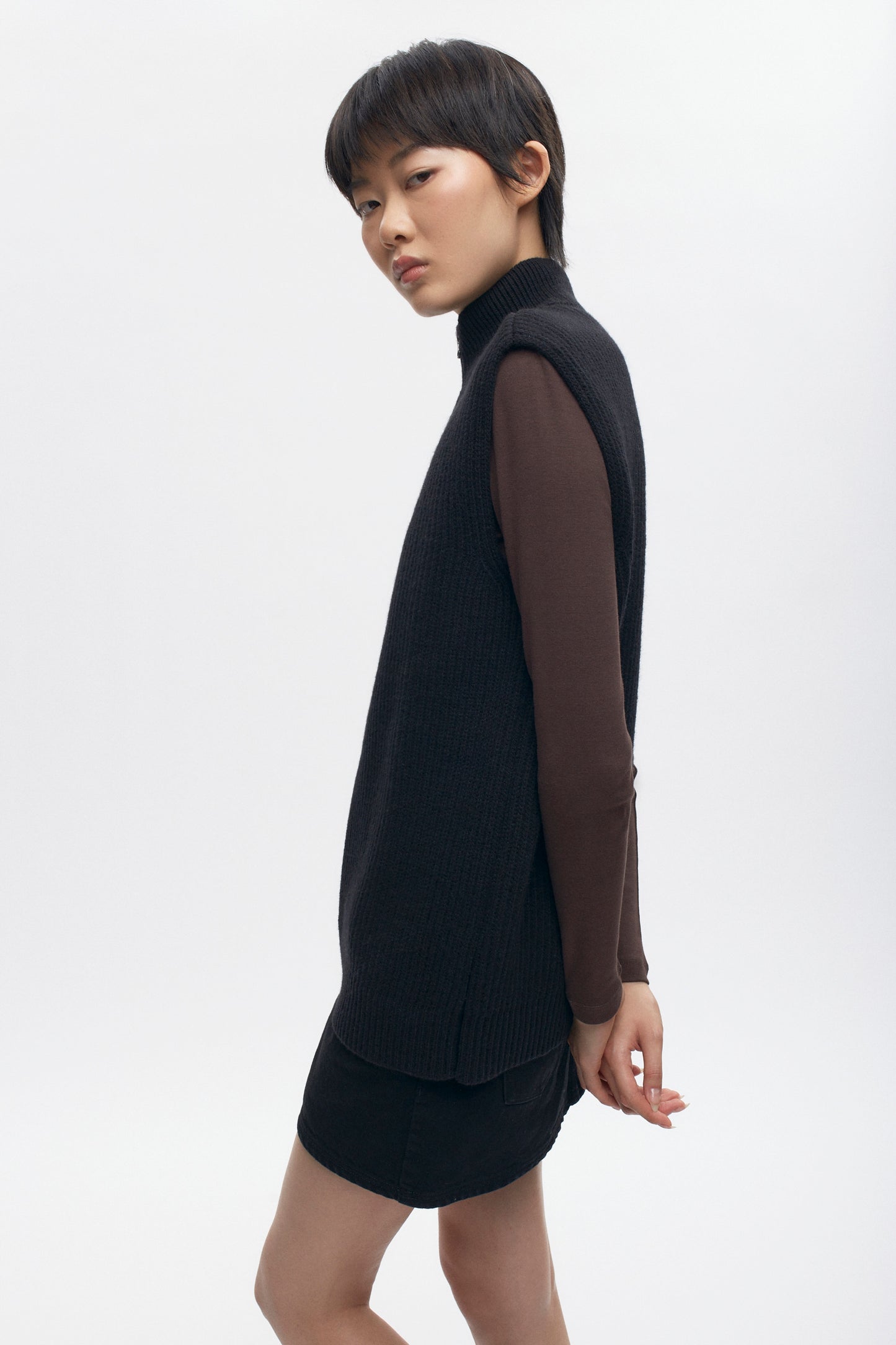 Women's Zip Sweater Vest in Black